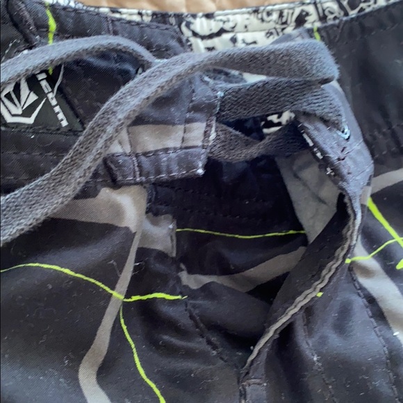 Volcom board shorts - Picture 3 of 6